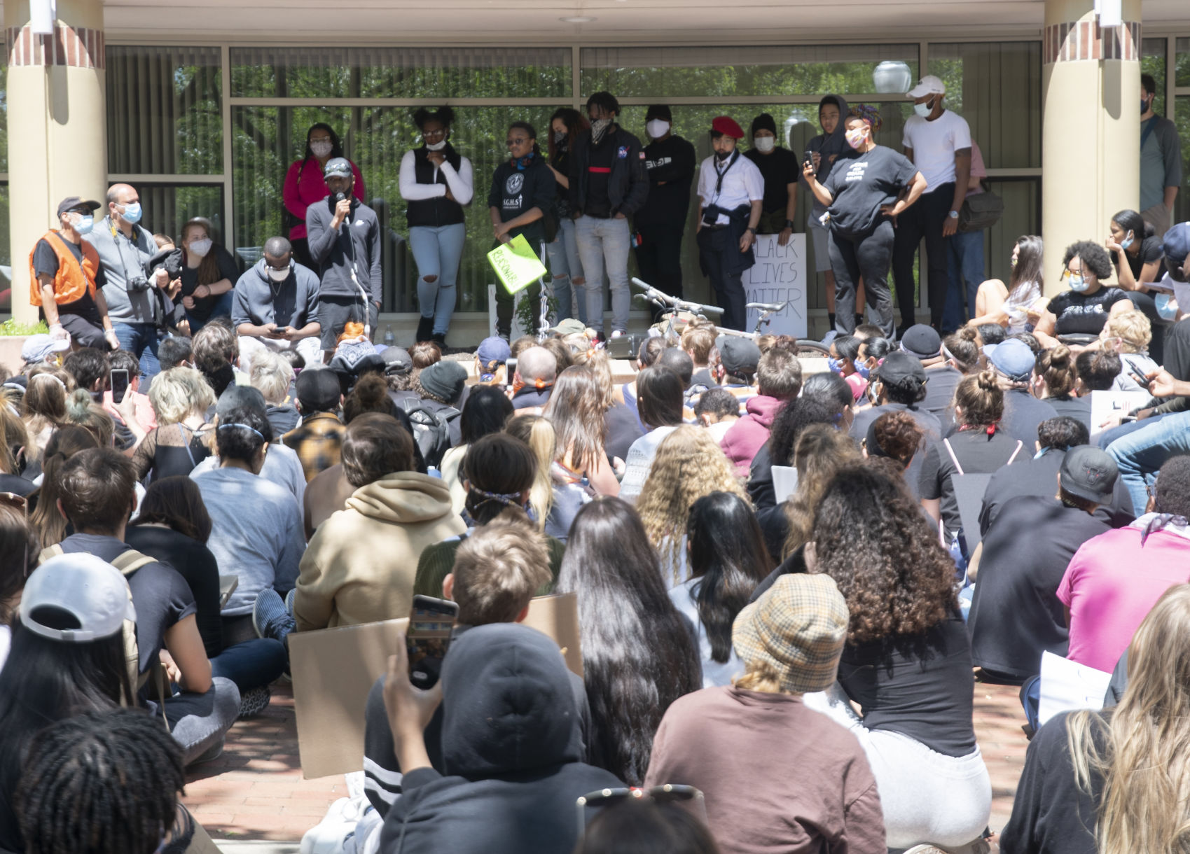 BLM protest, municipal building